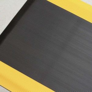 Мат противоусталостный с линейным рифлением Mehlhose GmbH 900x1500x14 жёлтый