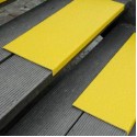 Противоскользящая пластина с углом, 230х600х30х3,8 мм, размер абразива 46 Grit, желтый цвет
